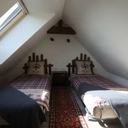 Aulouison Maison Spacieuse Et Paisible De 200 M2, A Proximite Du Parlement Europeen Guest house